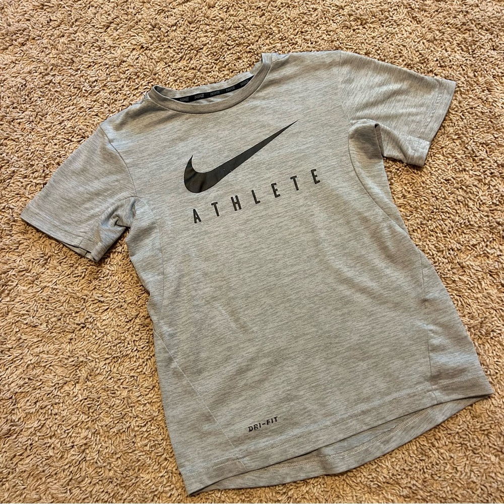 Nike Dri-Fit Gray T-Shirt Boys Size Small
